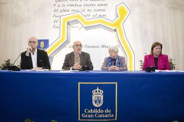 El Cabildo ratifica su compromiso de preservar la Memoria Histórica en la presentación del libro 'Héroes de chabola'/TA.